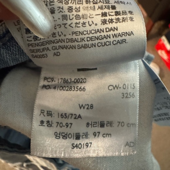 Levi's Blue Jean Shorts Light Faded Wash - Picture 3 of 3